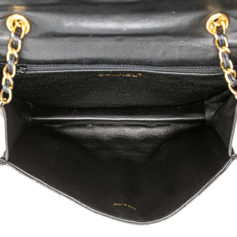 Chanel Quilted Lambskin Tassel Flap Black Leather Good condition - Model View
