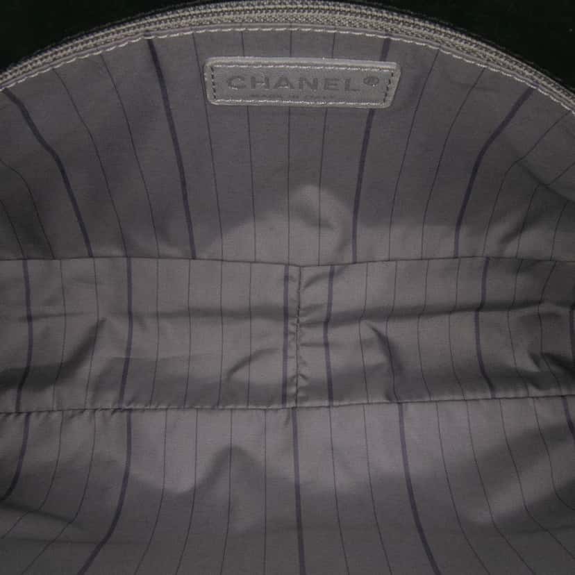 Chanel CC Studded Lambskin East West Flap Black Leather Good condition - Model View