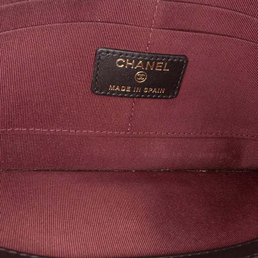 Chanel Quilted Aged Calfskin Reissue Pouch With Chain Black Leather Good condition - Model View