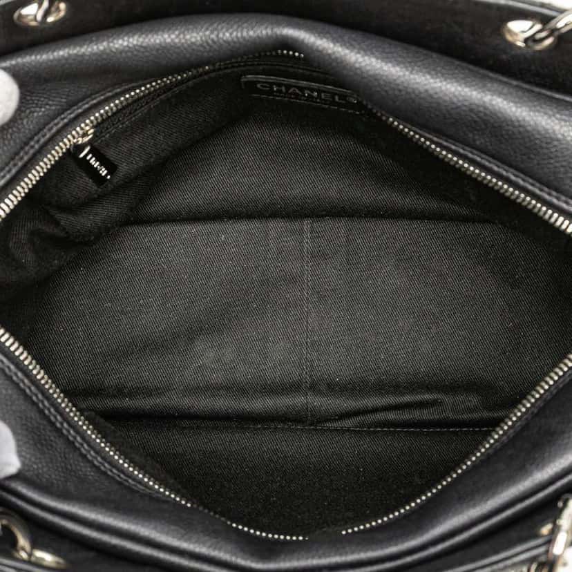 Chanel Petite Caviar Timeless Tote Black Leather Good condition - Model View