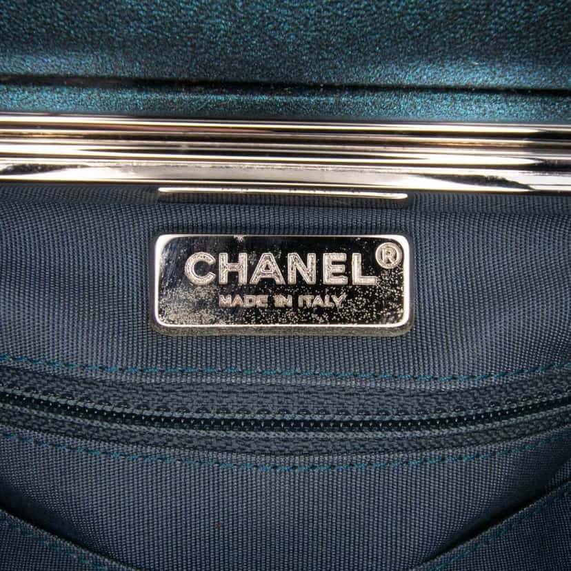 Chanel CC Metallic Calfskin Vanity Case Blue Leather Good condition - Box View