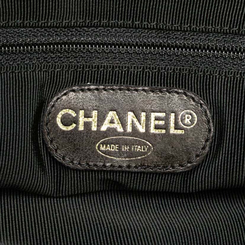 Chanel Triple CC Caviar Shoulder Bag Black Leather Good condition - Box View