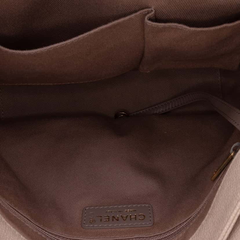 Chanel Medium Quilted Caviar Coco Pleats Messenger Flap Brown Leather Good condition - Model View