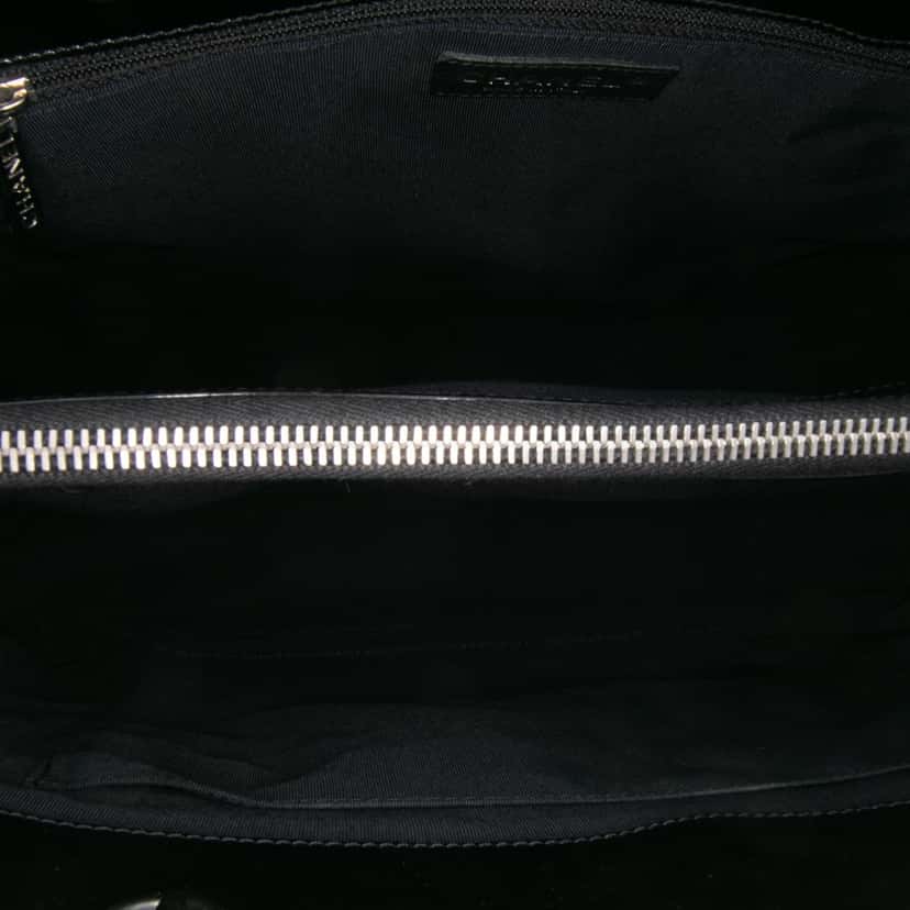 Chanel Patent Grand Shopping Tote Black Leather Good condition - Model View