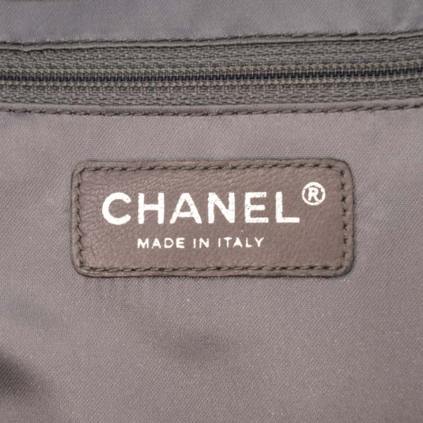 Chanel Vinyl Ice Cube Flap Silver Good condition - Box View