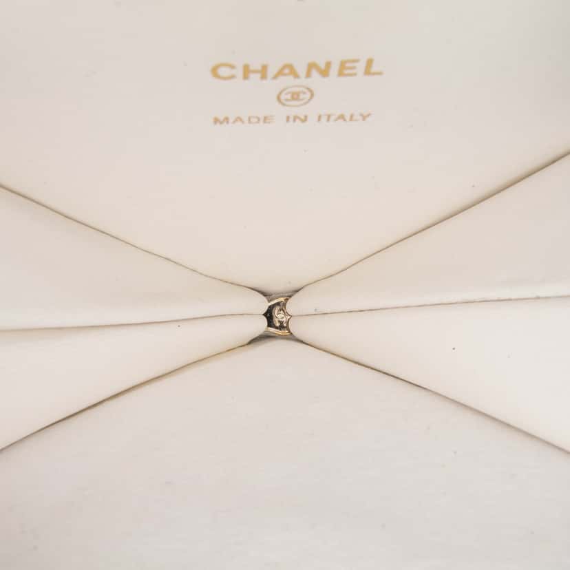 Chanel Quilted Patent Calfskin CC Heart Clutch With Chain Black Leather Good condition - Box View