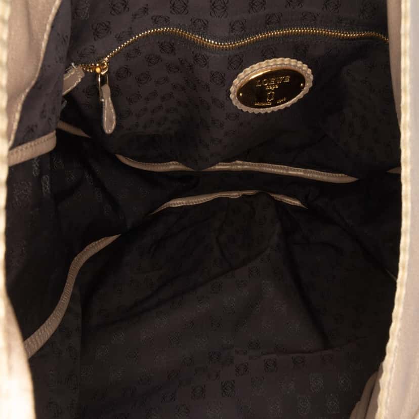 Loewe Anagram Nappa Tassel Hobo Gold Leather Good condition - Model View