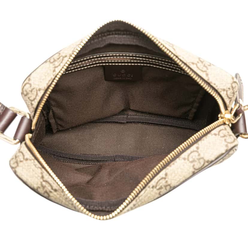 Gucci GG Supreme Crossbody Brown Canvas Good condition - Model View