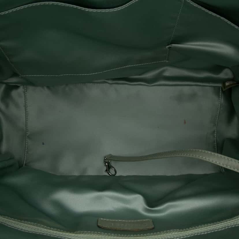 Chanel Large Bicolor Quilted Canvas Paris Biarritz Tote Blue Canvas Good condition - Model View