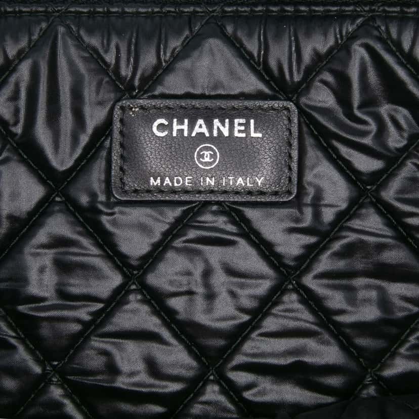 Chanel Large Quilted Caviar Boy O Case Clutch Black Leather Good condition - Box View