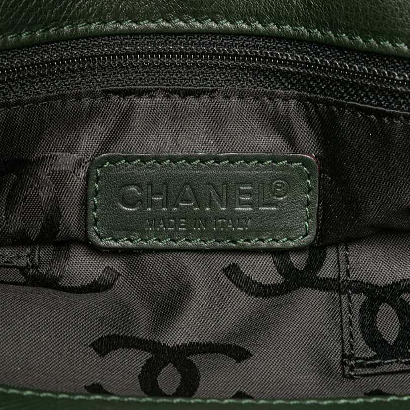 Chanel CC Calfskin Turnlock Tote Green Leather Good condition - Box View