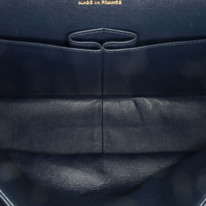 Chanel Jumbo Classic Lambskin Double Flap Black Leather Good condition - Model View