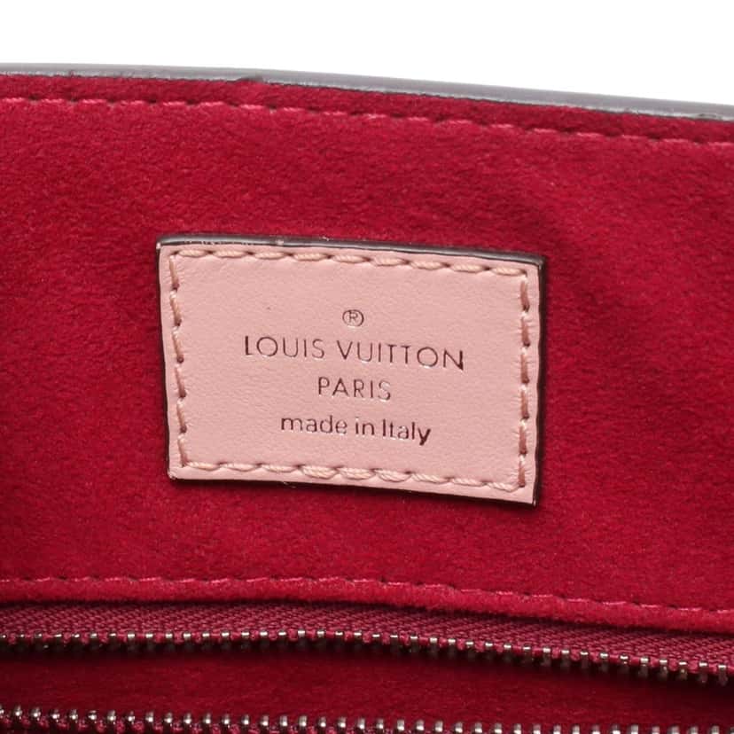 Louis Vuitton Epi Sac Plat BB Pink Leather Good condition - Model View