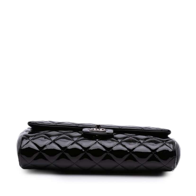 Chanel CC Quilted Patent Clutch With Chain Black Leather Good condition - Inside View