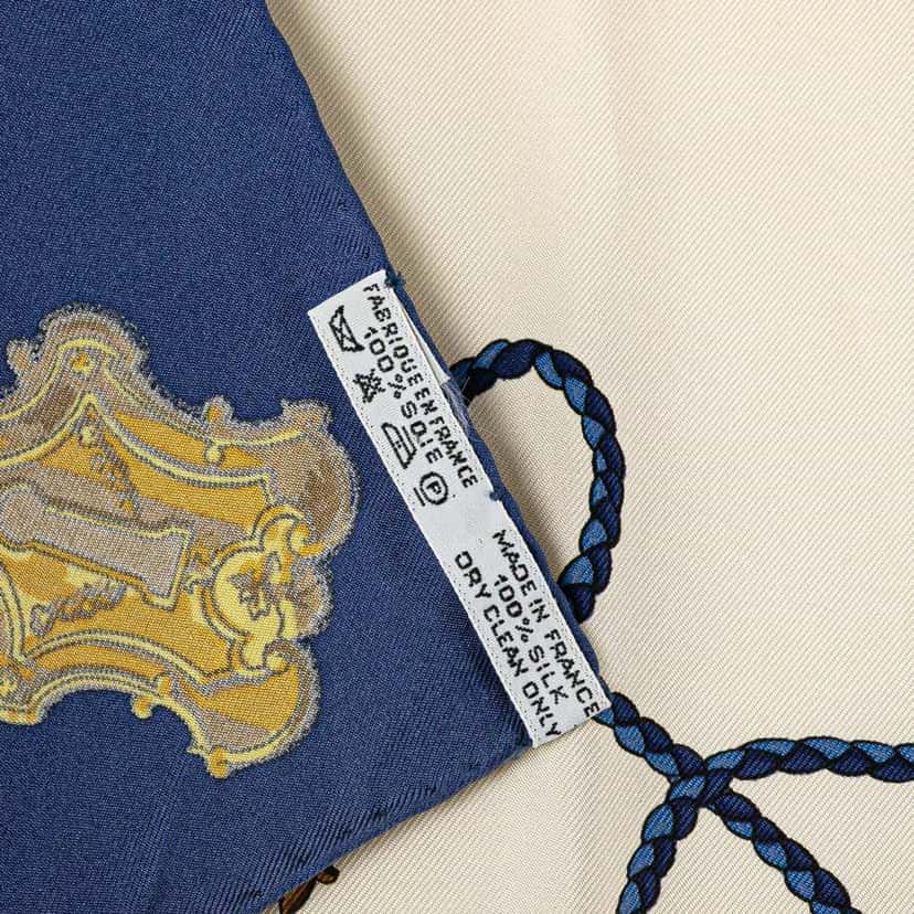 Hermès Les Cles Silk Scarf White Silk Good condition - Model View