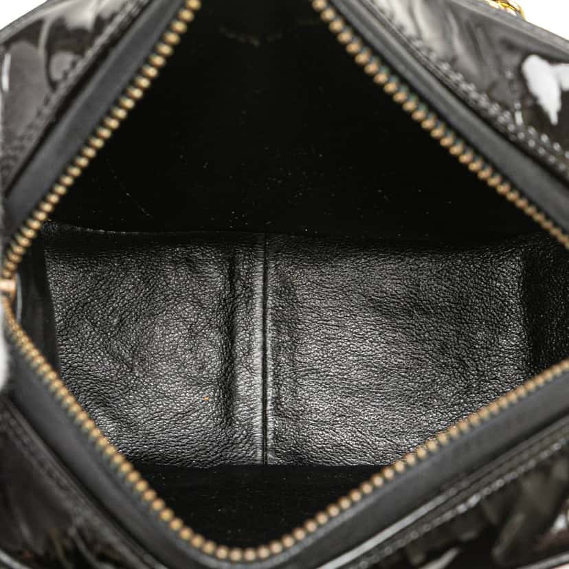 Chanel CC Patent Tassel Camera Bag Black Leather Good condition - Model View