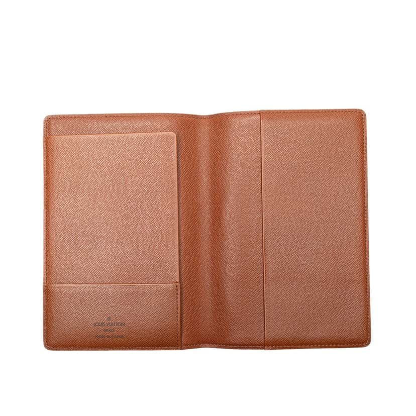 Louis Vuitton Monogram Passport Cover Brown Canvas Good condition - Model View