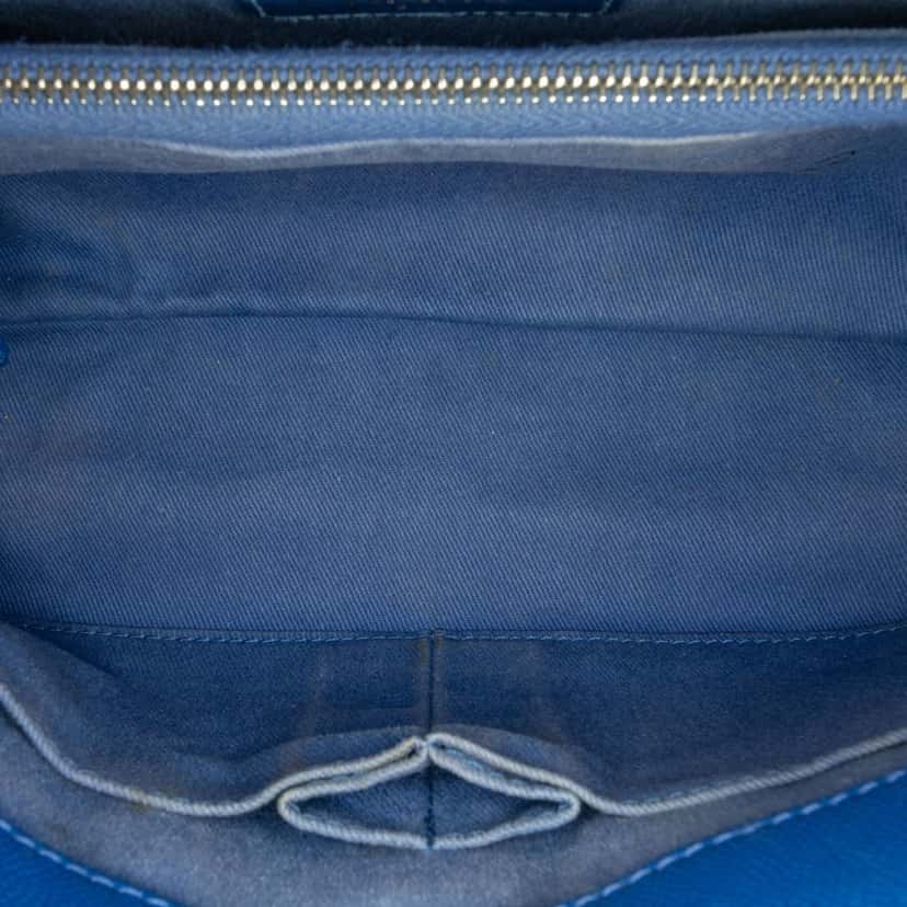 Chanel Small Caviar Chevron Coco Top Handle Bag Blue Leather Good condition - Model View