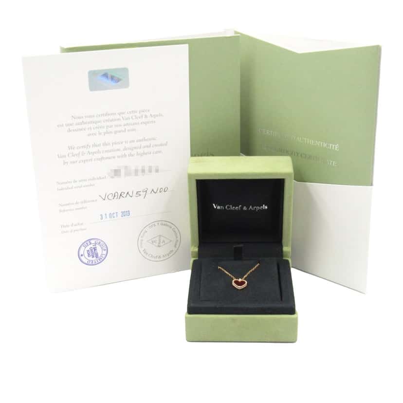 Van Cleef & Arpels 18K Rose Gold and Carnelian Sweet Alhambra Heart Pendant Necklace Pink Rose Gold Good condition - Box View