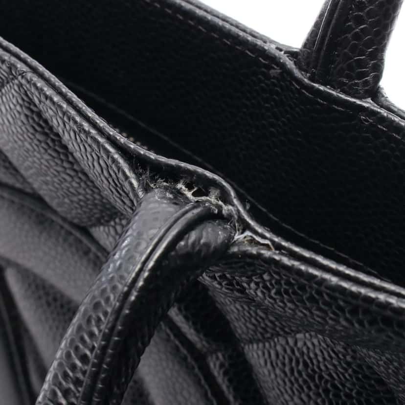 Chanel Caviar Medallion Tote Black Leather Good condition - Box View