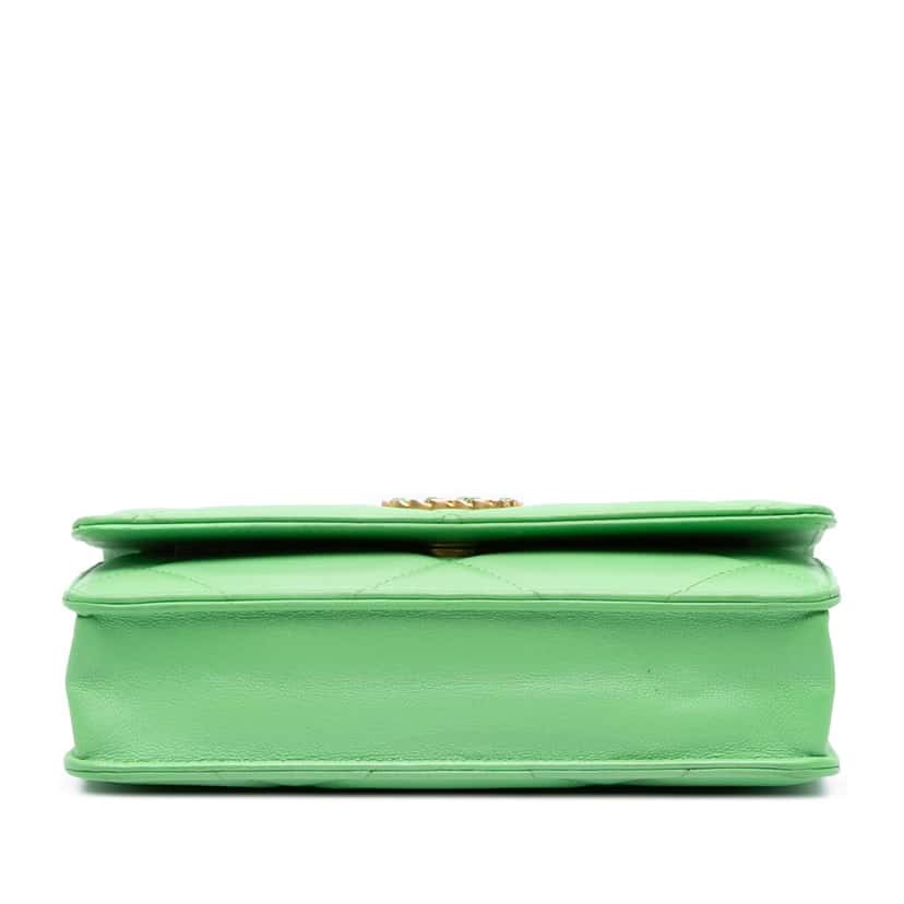 Chanel Quilted Lambskin 19 Wallet on Chain Green Leather Very good condition - Inside View