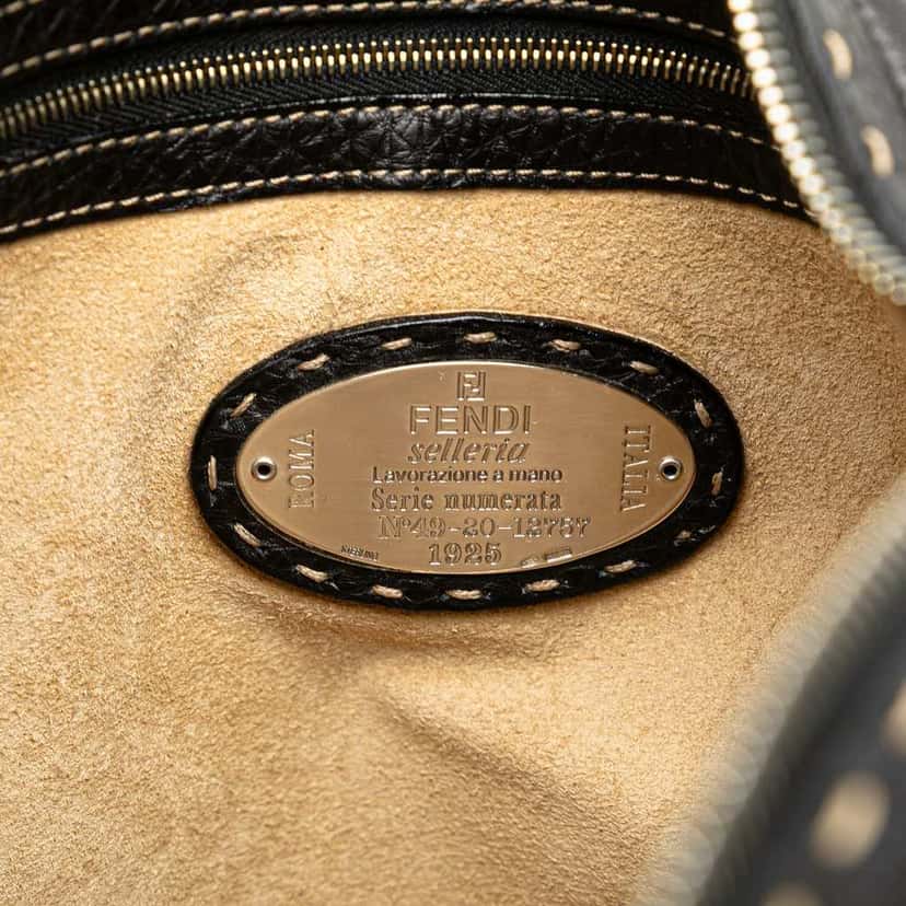 Fendi Leather Selleria Oyster Hobo Black Leather Good condition - Box View