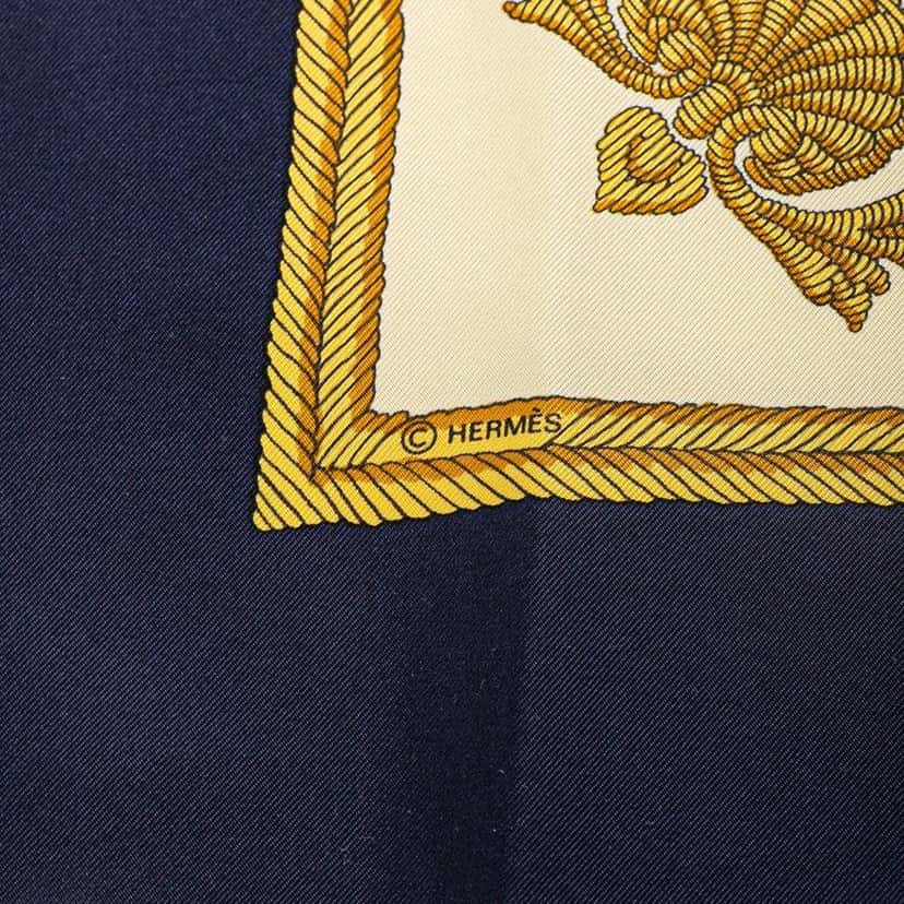 Hermès Les Armes de Paris Silk Scarf White Silk Good condition - Inside View