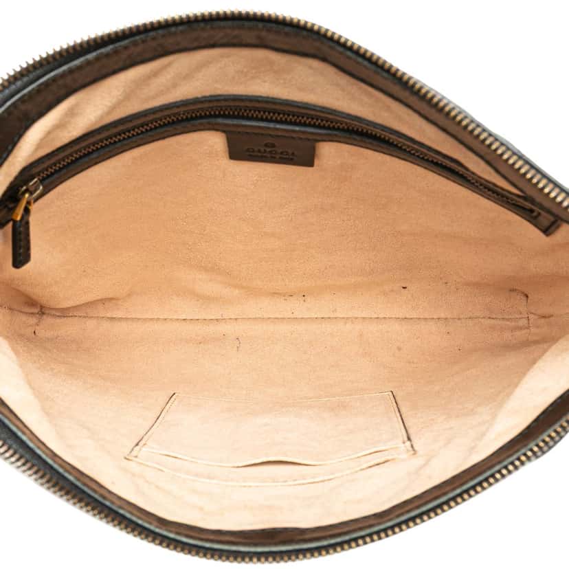 Gucci GG Marmont Matelasse Leather Crossbody Black Leather Good condition - Model View