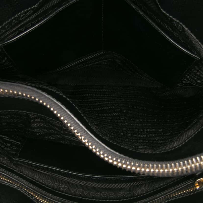 Prada Saffiano Lux Parabole Tote Black Leather Good condition - Model View