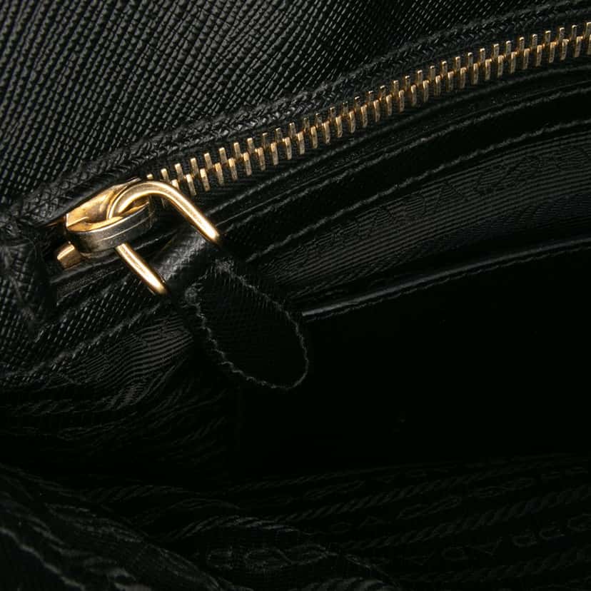 Prada Saffiano Lux Parabole Tote Black Leather Good condition - Box View