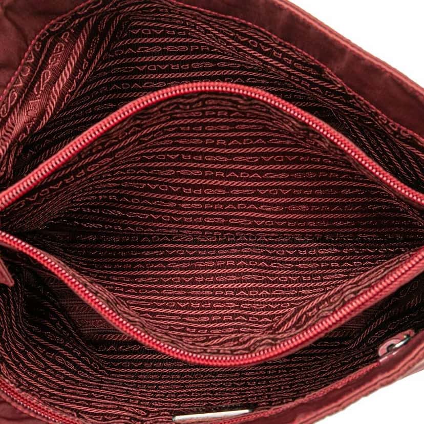 Prada Tessuto Tote Red Good condition - Model View