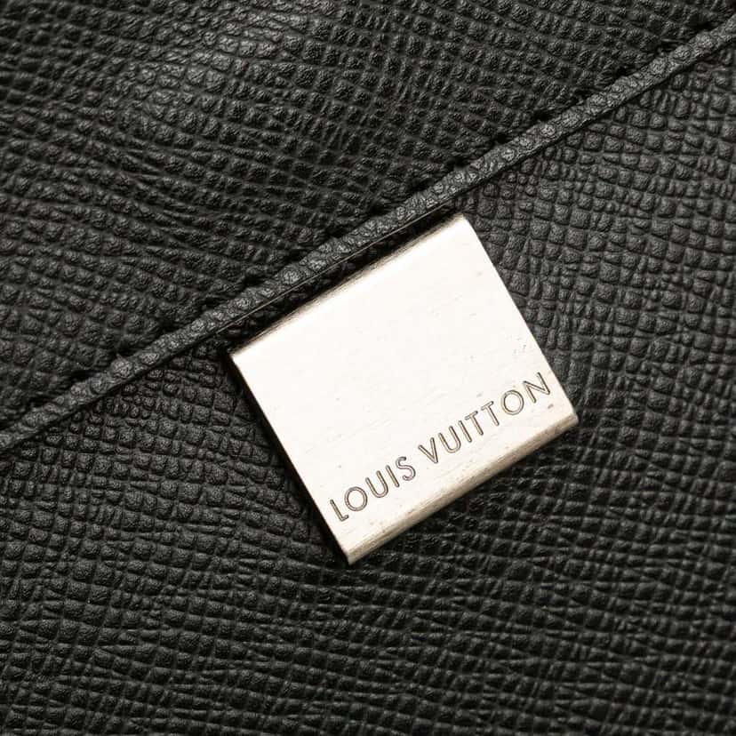 Louis Vuitton Taiga Pochette Kurgan Black Leather Good condition - Box View