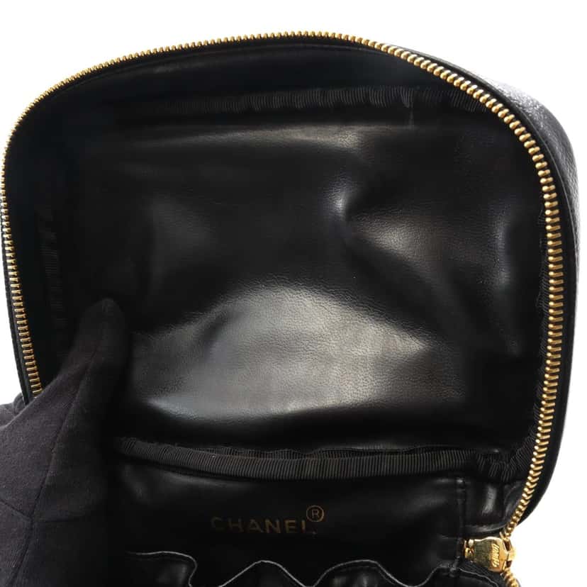 Chanel Caviar CC Vanity Bag Black Leather Good condition - Model View