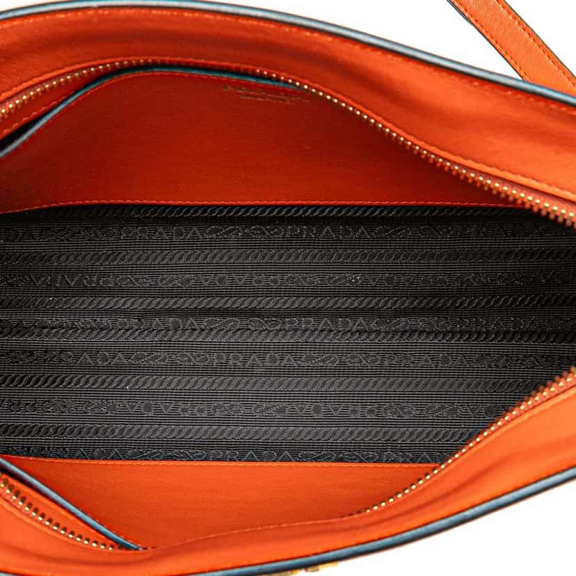 Prada Saffiano Vernice Esplanade Crossbody Orange Leather Good condition - Model View
