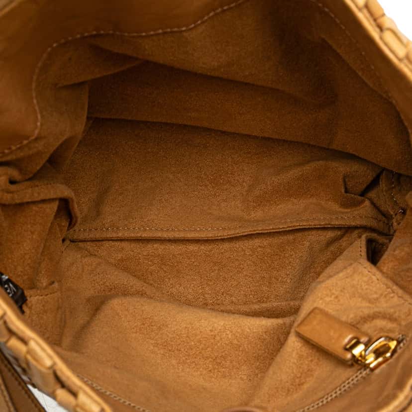 Bottega Veneta Woven Leather Intrecciato Shoulder Bag Brown Leather Good condition - Model View