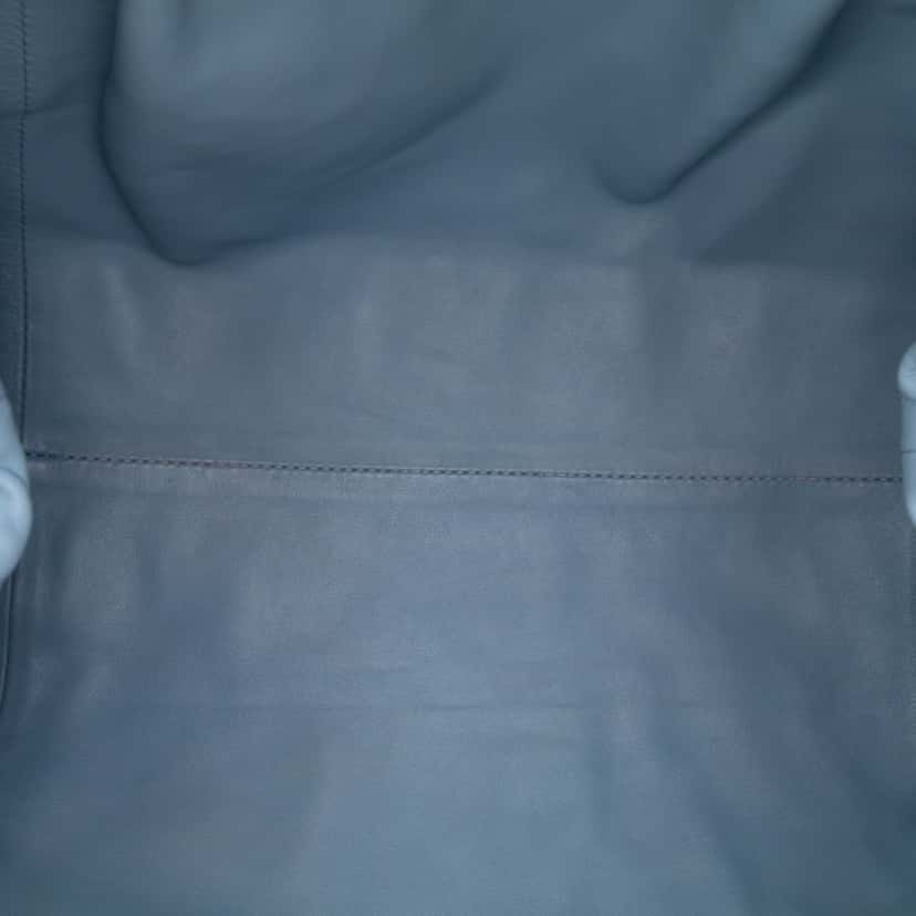 Bottega Veneta Lambskin The Pouch Blue Leather Good condition - Model View