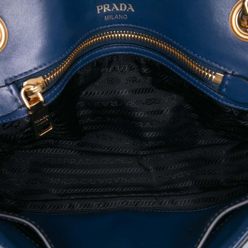 Prada Saffiano Pattina Chain Crossbody Blue Leather Good condition - Model View