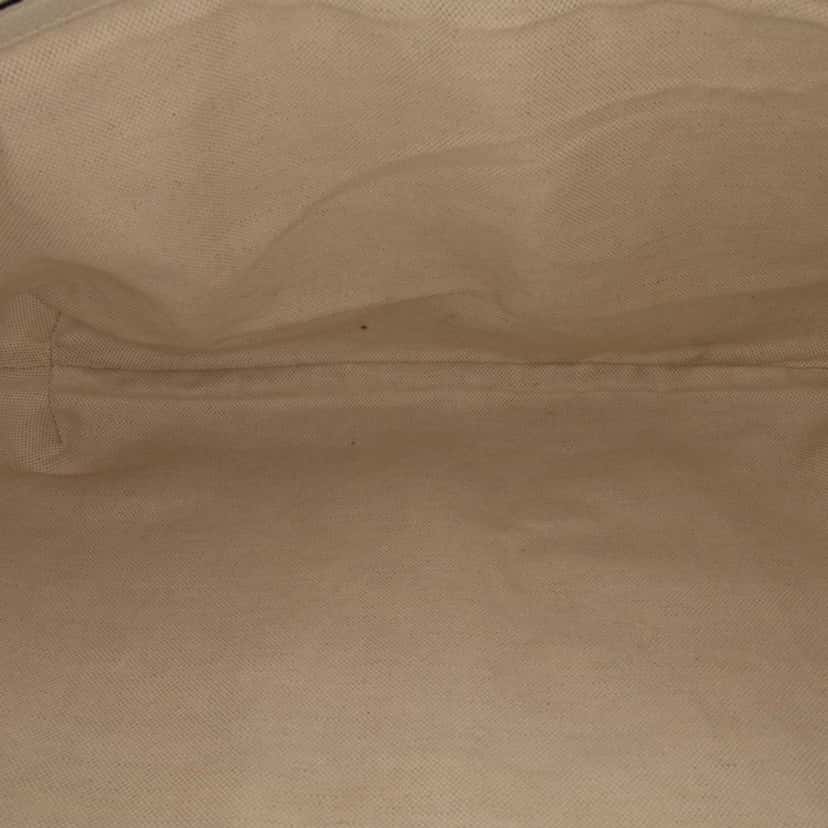 Gucci Leather Logo Half Moon Crossbody White Leather Good condition - Model View