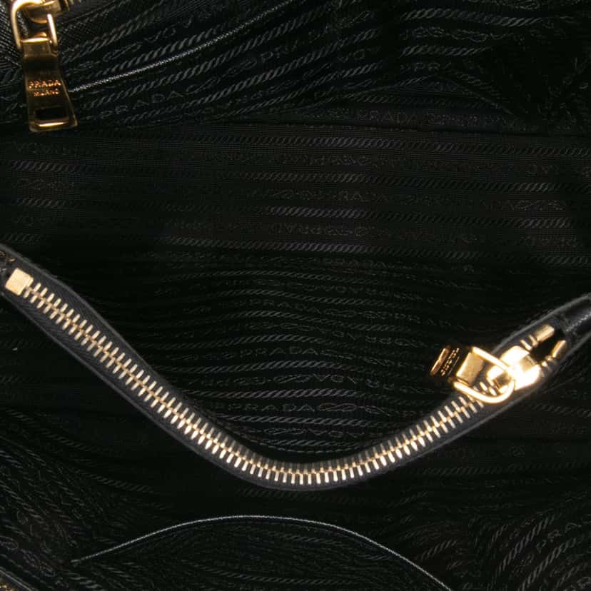 Prada Large Saffiano Lux Open Promenade Satchel Black Leather Good condition - Model View