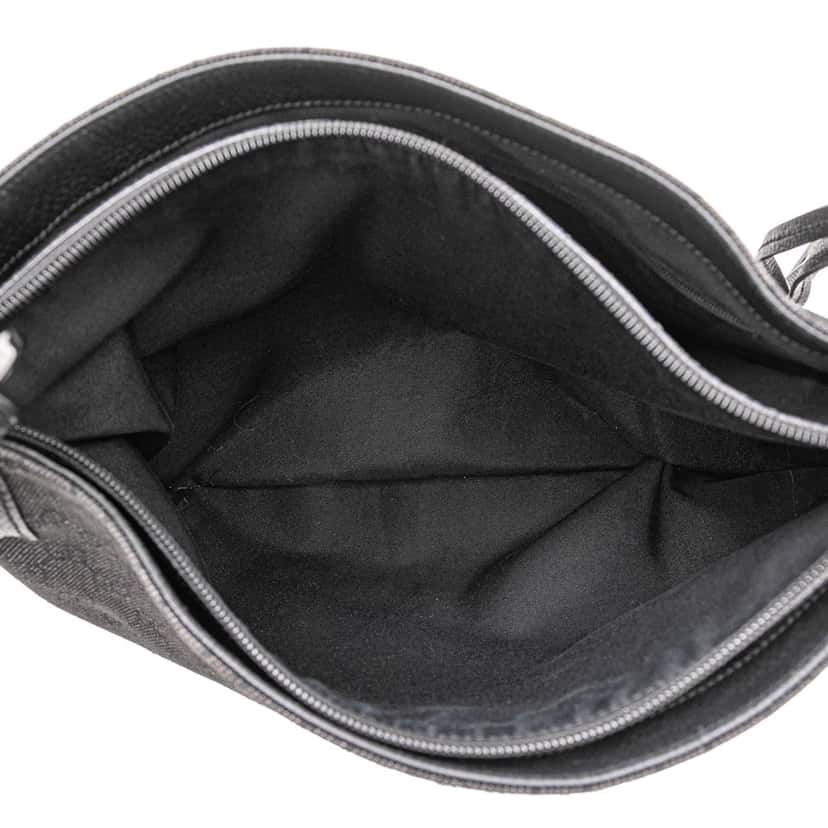 Gucci Large GG Denim Hobo Black Denim Good condition - Model View