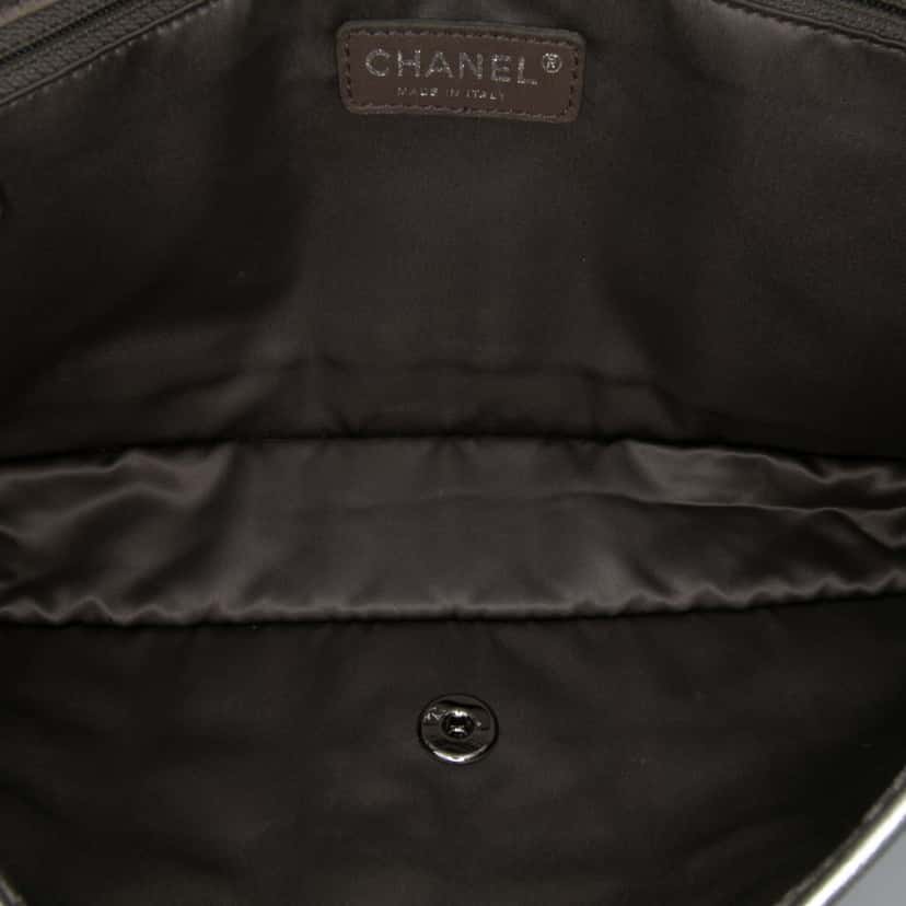 Chanel Vinyl Ice Cube Flap Silver Good condition - Model View