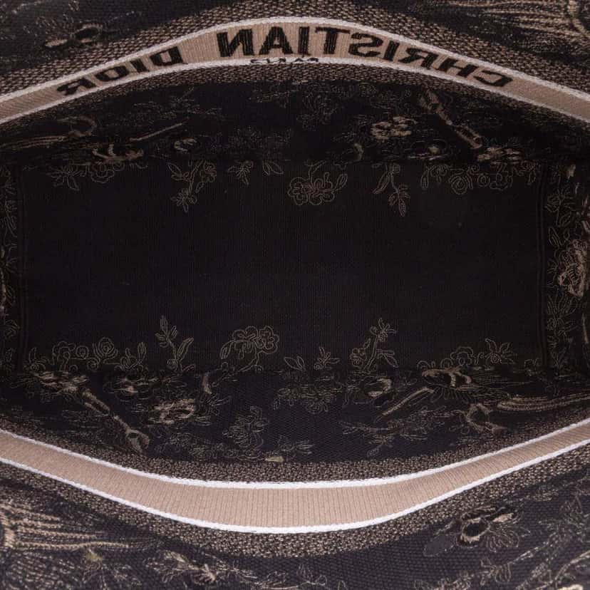 Dior Large Canvas Embroidered Jardin d'Hiver Book Tote Black Canvas Good condition - Model View