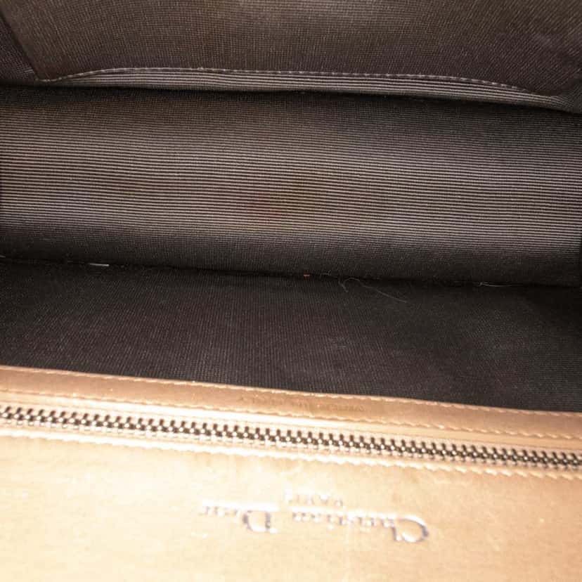 Dior Small Iridescent Lambskin Diorama Flap Gold Leather Good condition - Model View