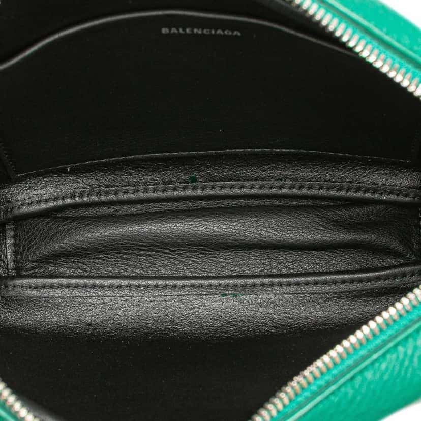 Balenciaga Leather Logo Everyday Camera Bag S Green Leather Good condition - Model View