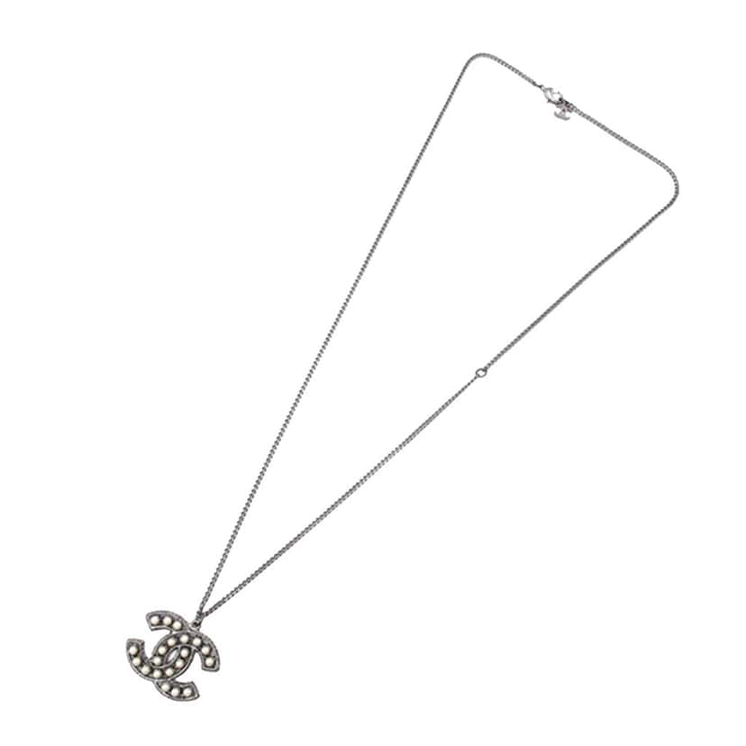 Chanel CC Silver Plated Faux Pearl Pendant Necklace Silver Silver Good condition - Front View
