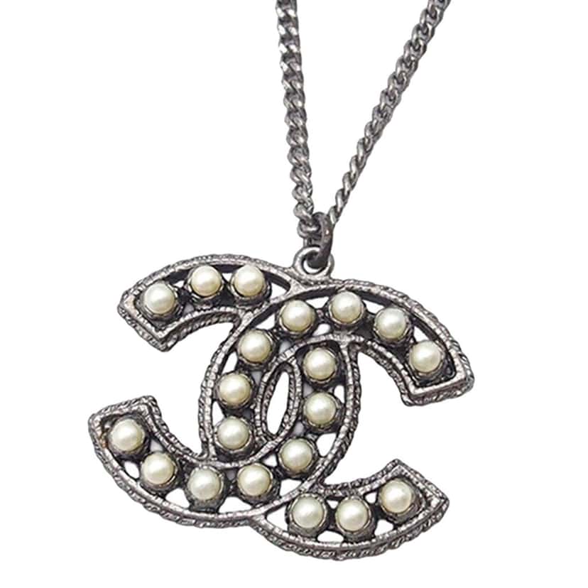 Chanel CC Silver Plated Faux Pearl Pendant Necklace Silver Silver Good condition - Back View