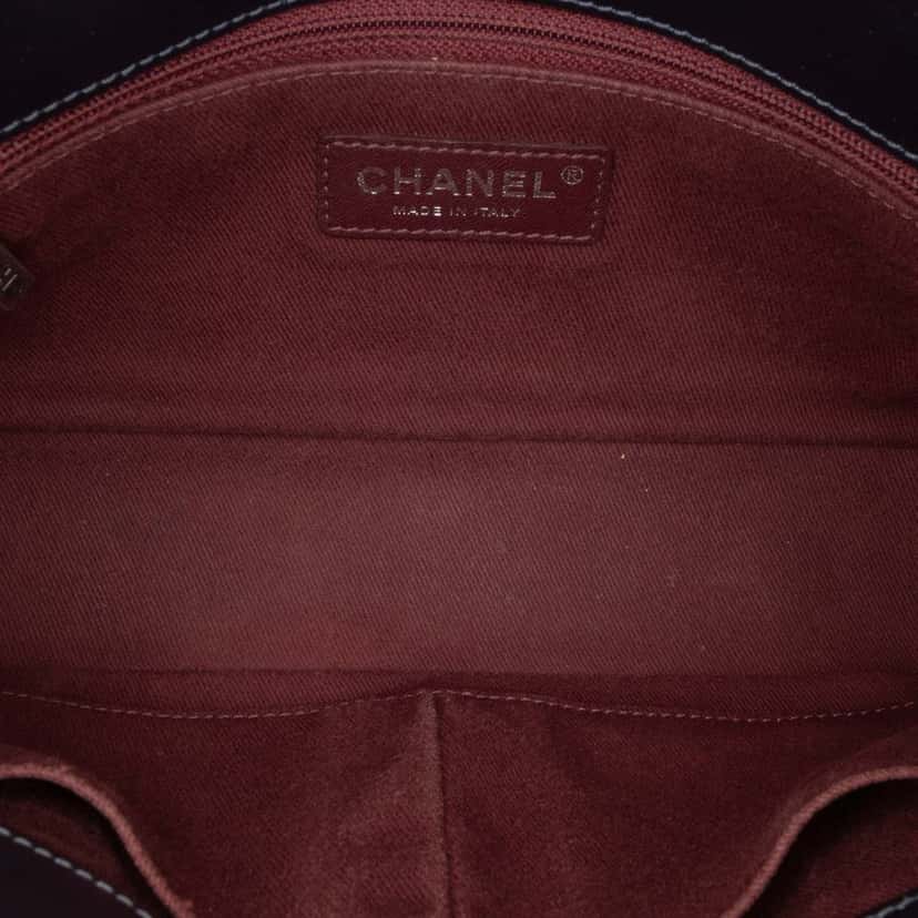 Chanel Medium Quilted Glazed Calfskin Coco Pleats Flap Blue Leather Good condition - Model View
