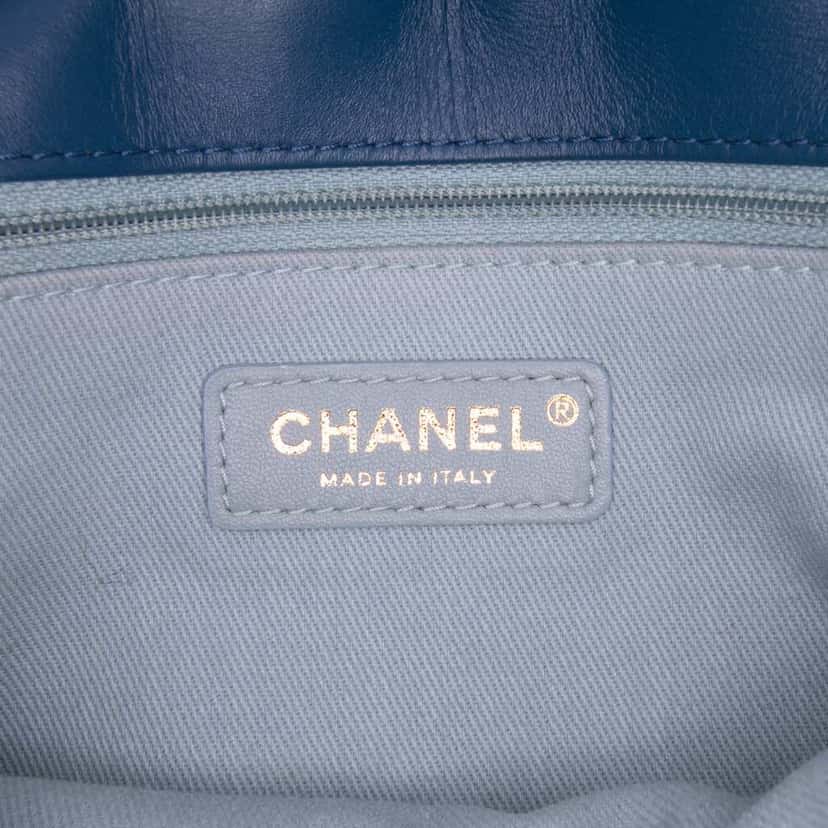 Chanel Medium Calfskin Coco Chevron Envelope Flap Blue Leather Very good condition - Box View