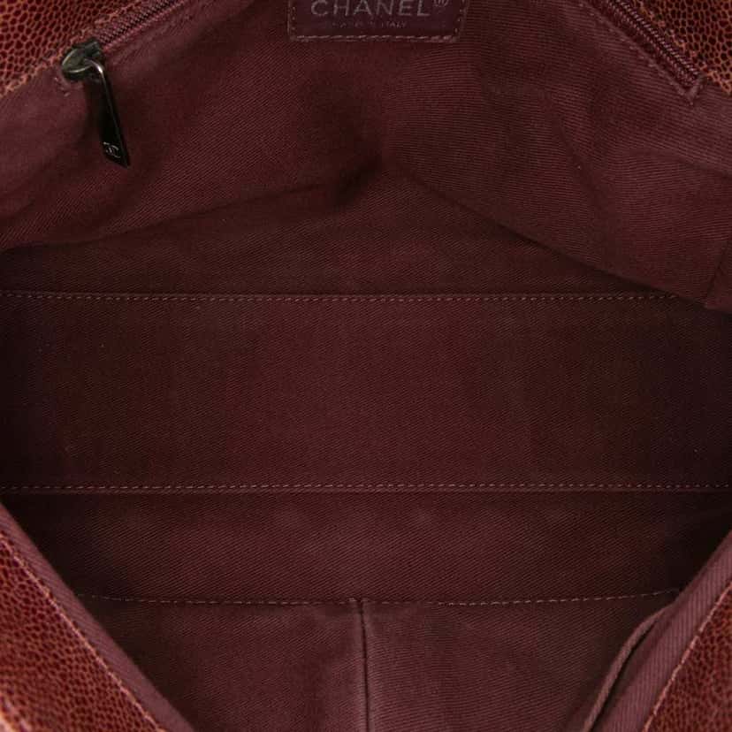 Chanel Jumbo Quilted Glazed Caviar CC Crave Flap Red Leather Good condition - Model View
