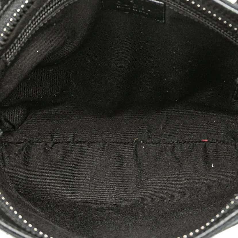 Gucci GG Canvas Crossbody Black Canvas Good condition - Model View